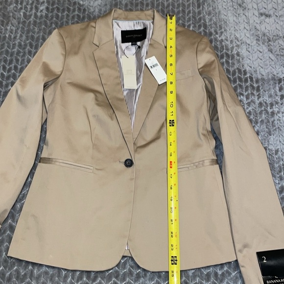 NWT Banana Republic Tan Lined Blazer.  Machine Washable. Size 2. - Picture 6 of 13